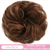 Nahaufnahme einer braunen gewellten/lockigen Chignon-Frisur aus natürlichen synthetischen Haarbänder.