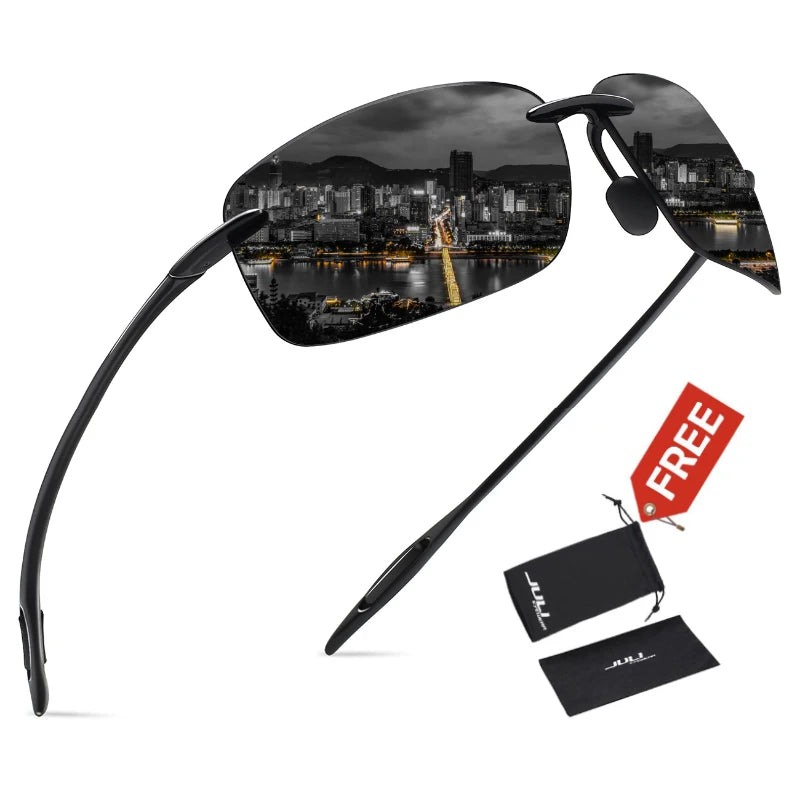 Ein Paar schwarze, randlose Sportbrillen mit dunklen Linsen und flexiblem Arm vor einer städtischen Skyline.