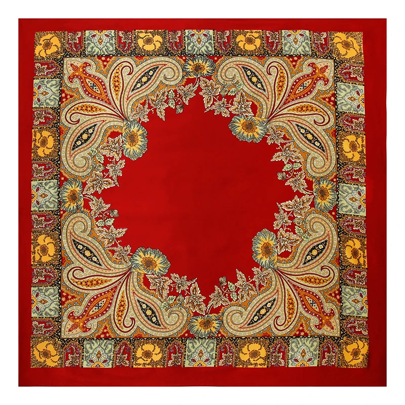 Quadratisches Textil mit aufwendigem, mehrfarbigem Blumenrand um einem roten Zentrum.