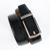Ceinture à cran en cuir véritable noire pour hommes, vue de côté.