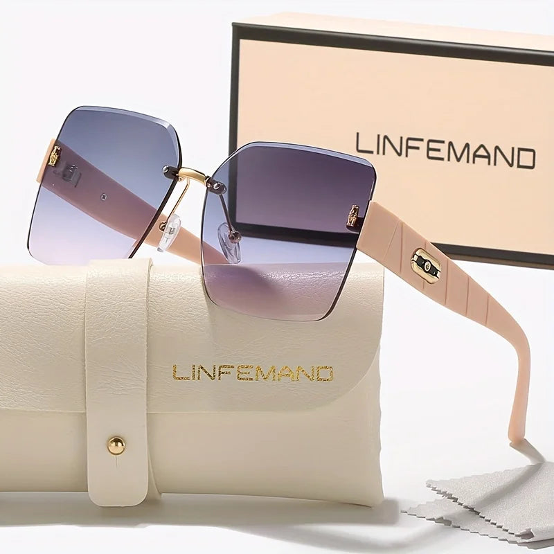 Lunettes sans monture à dégradé rose posées sur un sac à main en cuir beige et une boîte rose.