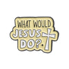 Broche émail de couleur or avec le texte QUE FERIT JESUS ?