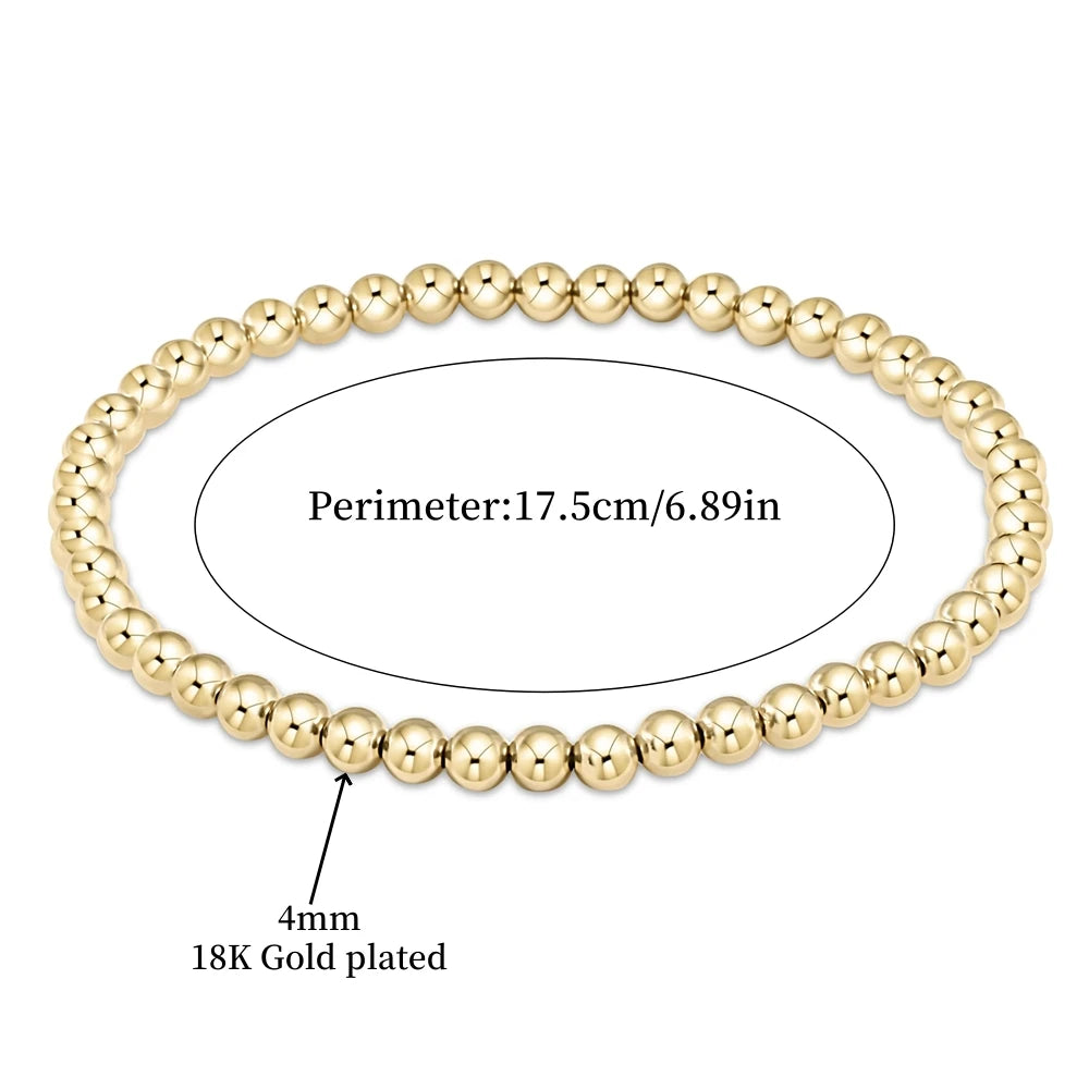 Un bracelet fait d'une rangée de perles rondes en or plaqué, avec une épaisseur de 4 mm.