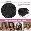 Bonnet pour cheveux en satin de soie noire avec surface lisse et tissu respirant, montré à côté de différentes coiffures.
