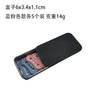 Estuche rectangular negro que contiene cinco hebillas ajustables para mangas de camisa rosa y azul.