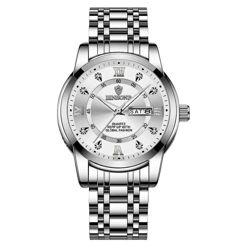 Reloj de hombre plateado con pulsera de acero inoxidable y esfera blanca con números romanos.