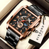 Eine Roségold-Uhr mit schwarzem Zifferblatt und schwarzem Armband wird in einer Box präsentiert.