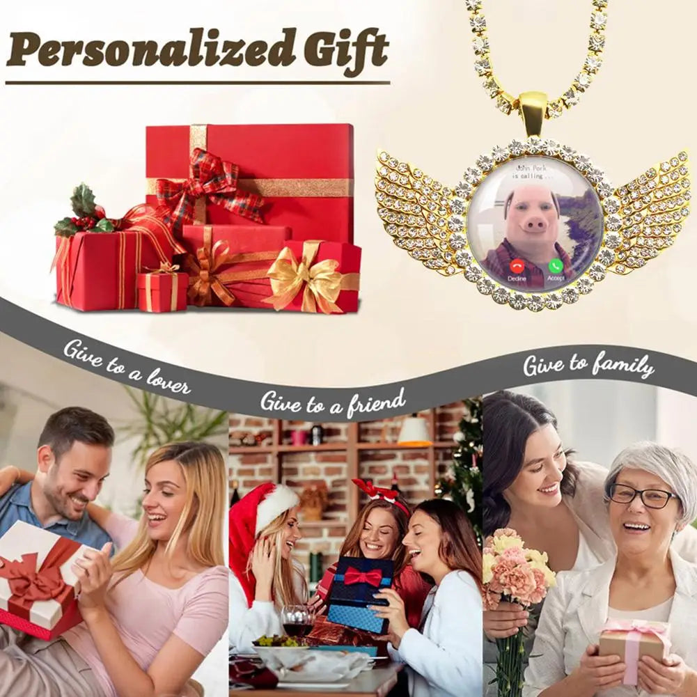 Regalo personalizado: collar con dije de cerdo divertido y alas de ángel, junto a regalos envueltos y personas