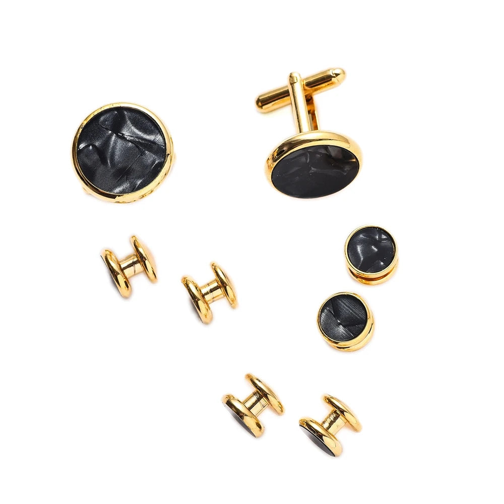 Un ensemble de boutons de manchette et de pinces à cravate élégants pour hommes, avec des pierres d'onyx noir et du métal dor