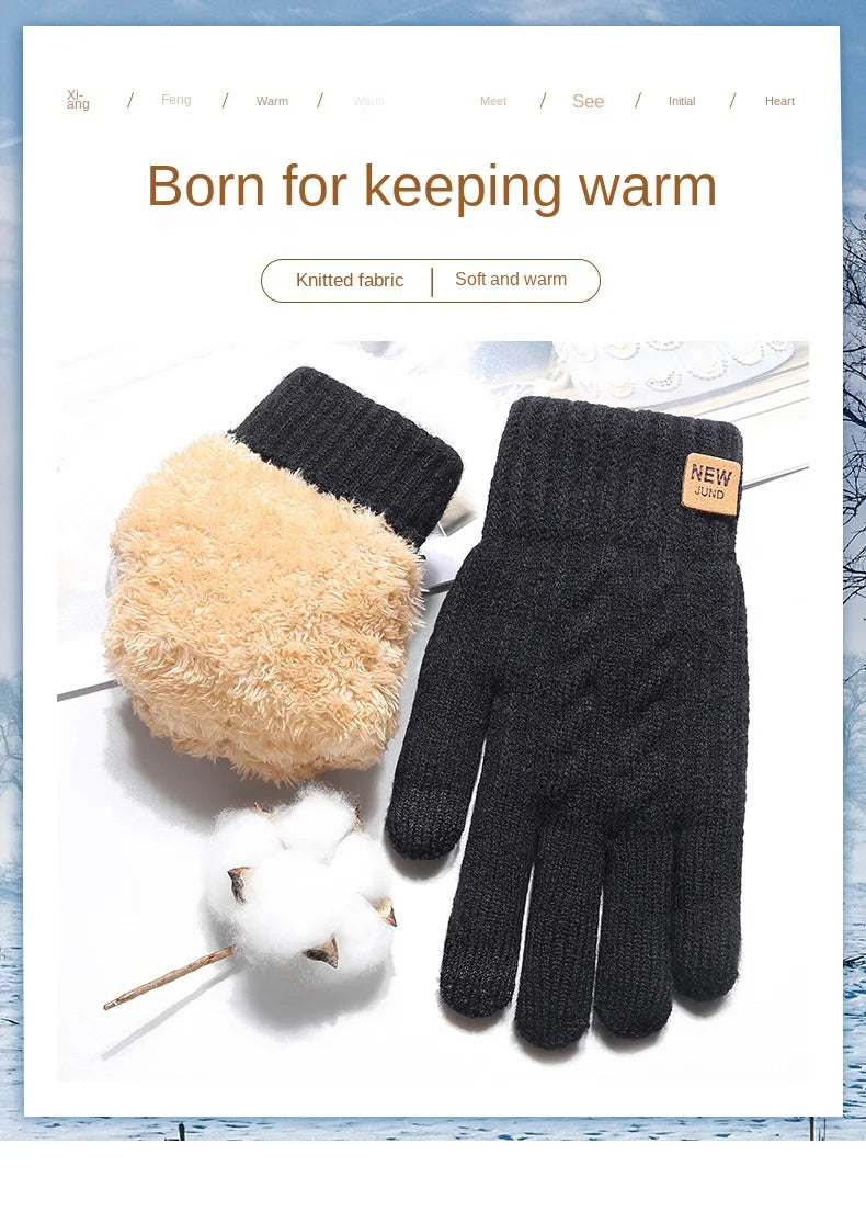 Une paire de gants de ski noirs tricotés avec une doublure en polaire beige clair sur un fond blanc.