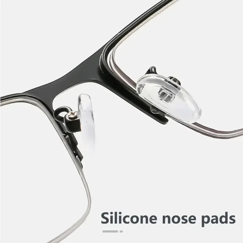 Gros plan de lunettes de lecture photochromiques haut de gamme avec embouts en silicone.