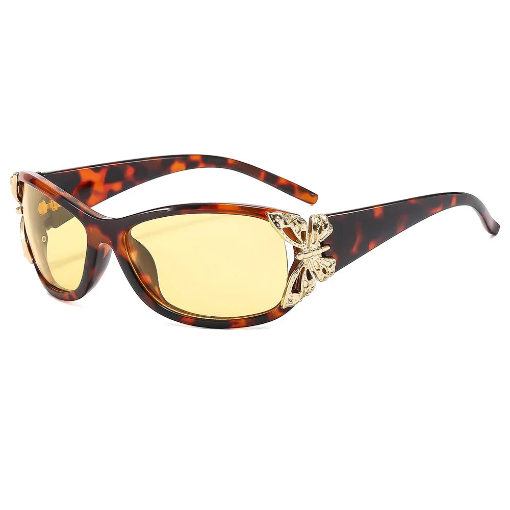 Braune Leopardenmuster-Wrap-Around-Sonnenbrille mit goldenem Schmetterlingsdetail