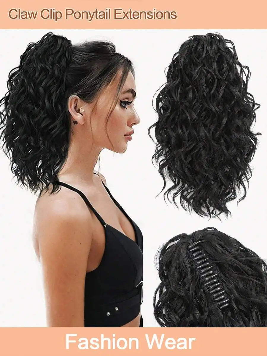 Extensiones de coleta con pinza rizada negra usadas en el cabello de una mujer