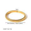 A close-up view of a gold-colored elastic bangle bracelet with a 8mm thickness and an inner diameter of 55mm to 60mm.