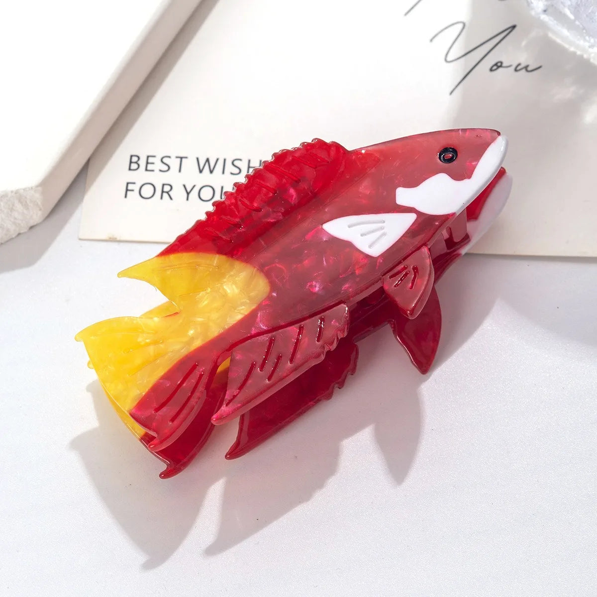 Pinza para el pelo con forma de pez, acrílico rojo y amarillo vibrante para mujeres