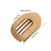 Beige ovale Haarklammer mit Schlitzdesign, 5,5 cm breit und 9,5 cm lang.
