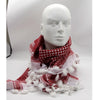 Cabeza de maniquí blanca mostrando un pañuelo de algodón a cuadros rojo y blanco con flecos blancos.