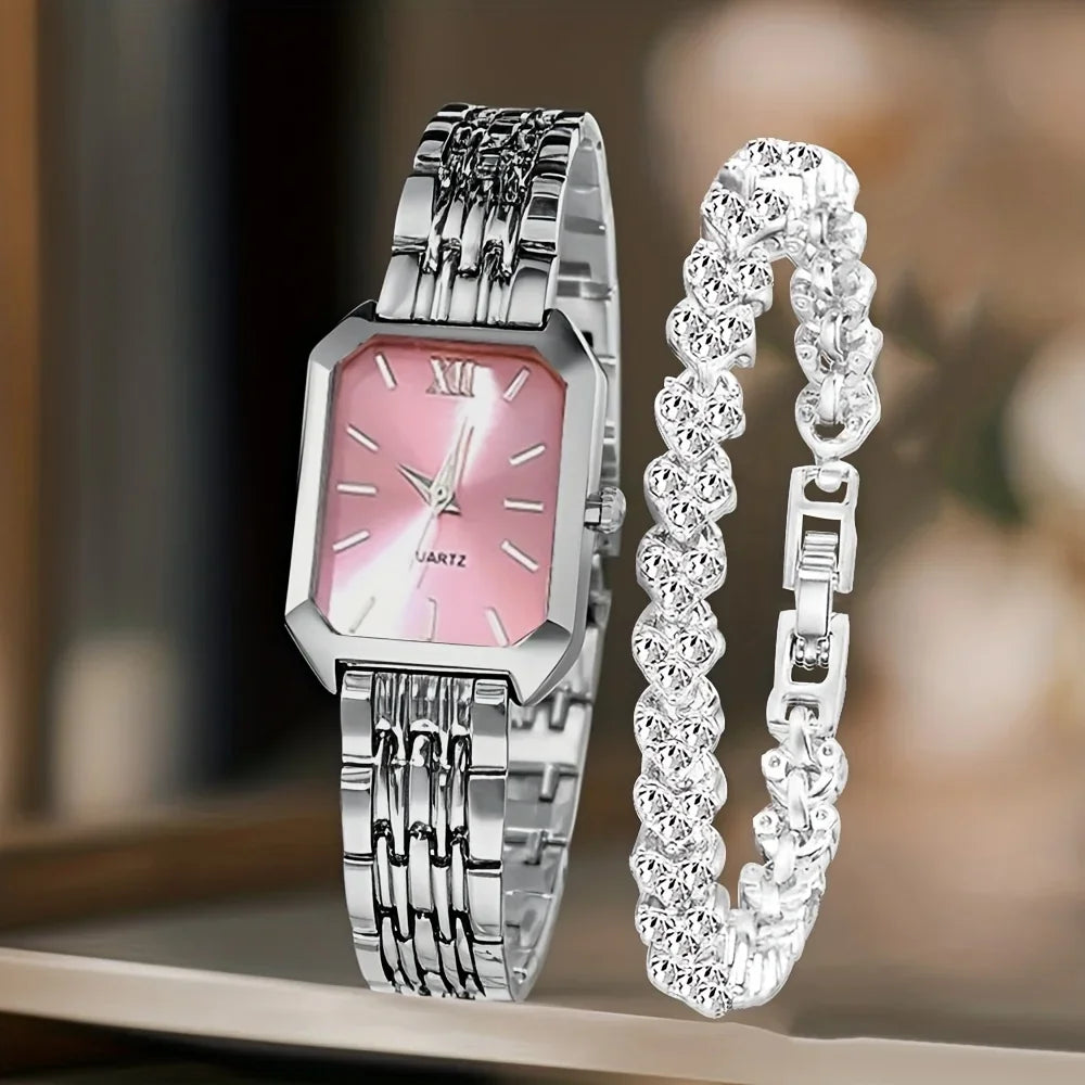 Montre de quartz argentée et bracelet à strass assortis, présentés sur une surface claire.