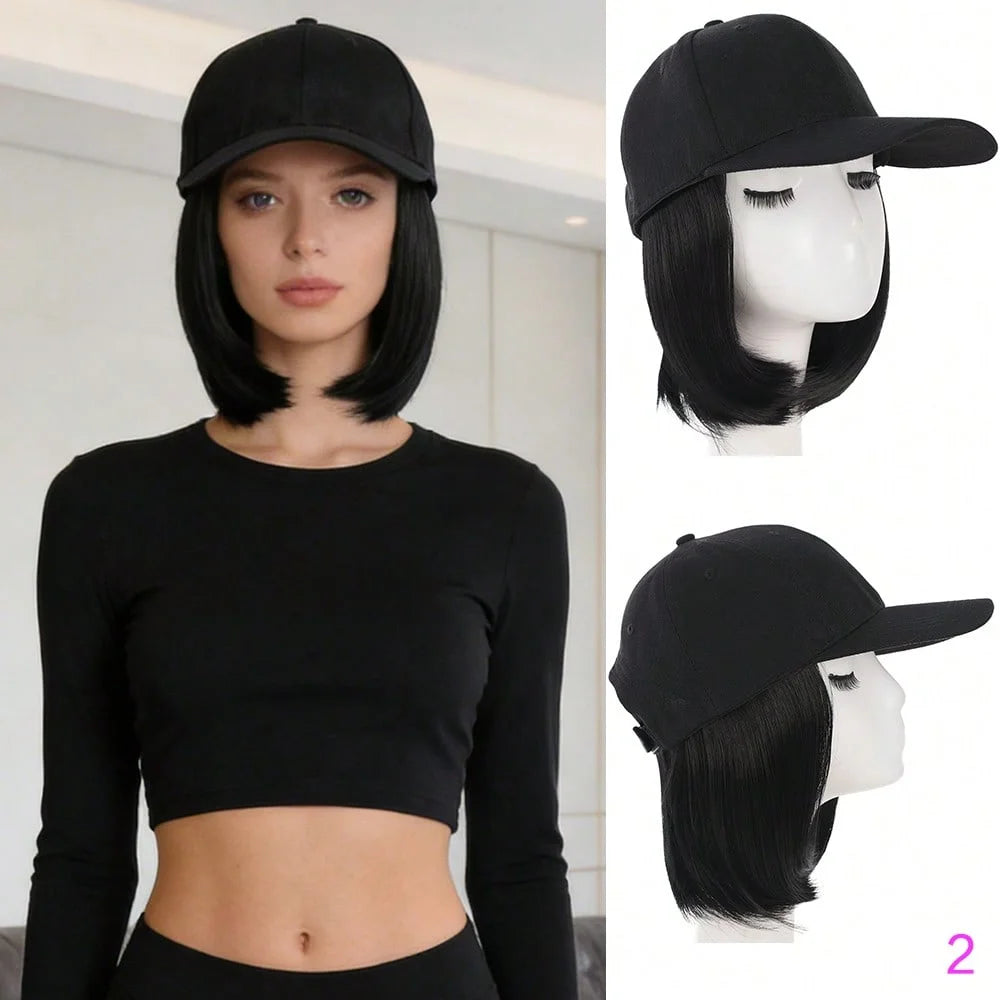 Gorra de béisbol sintética negra ajustable mostrada en maniquí y usada por una modelo.