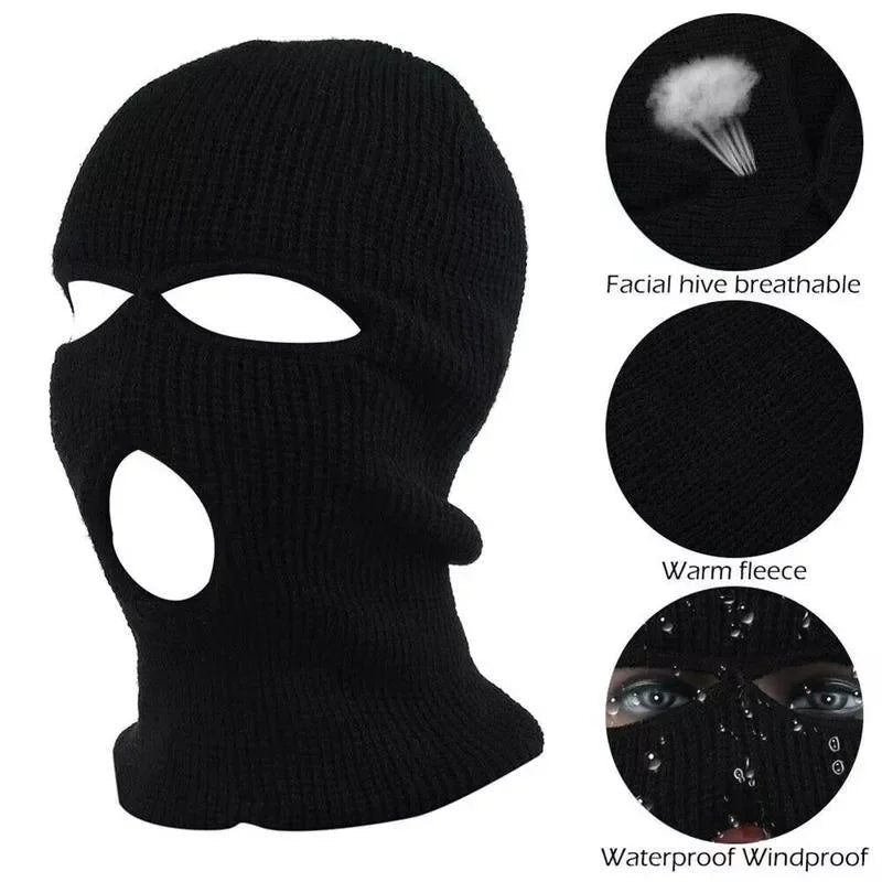 Schwarze Strick-Balaclava mit Gesichtshilfe, warmer Fleece-Futter und wasserdichten Windschutzfunktionen.