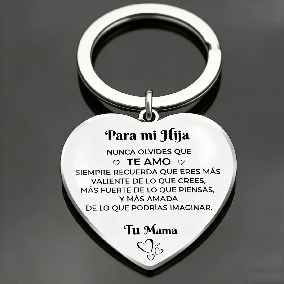 Llavero en forma de corazón plateado con texto español grabado 'Para mi Hija' y un mensaje de amor de madre a hija.