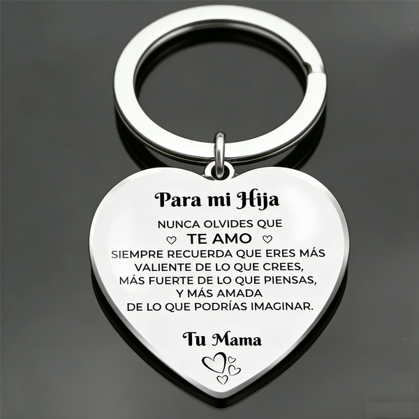 Silver heart-shaped keychain with engraved Spanish text 'Para mi Hija' and a loving message from mother to daughter.