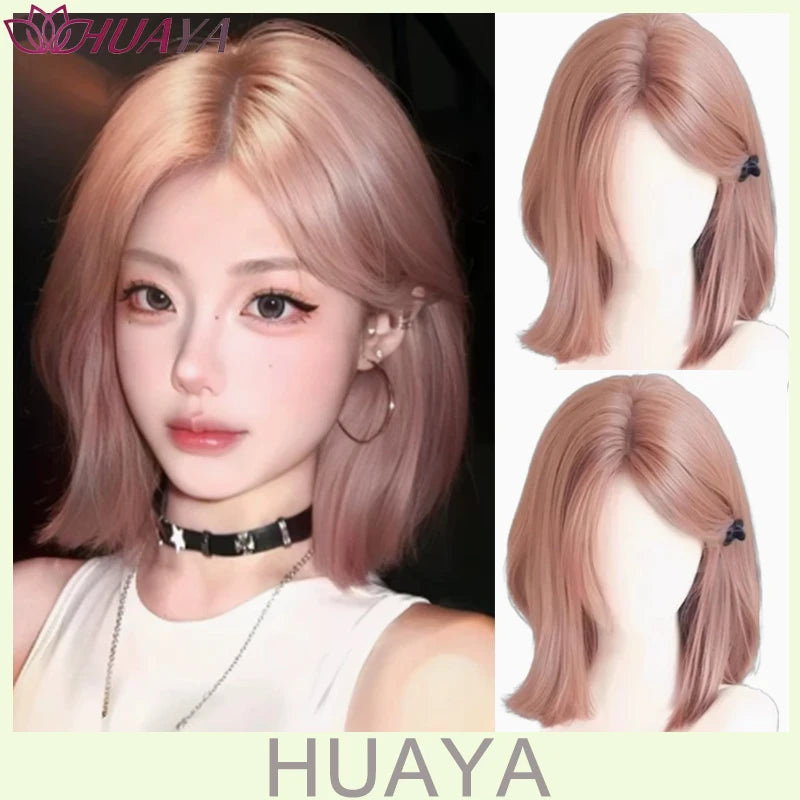 Nahaufnahme einer weiblichen Modelin mit pinkfarbigem welligem Haar mit Pony und schwarzem Choker.
